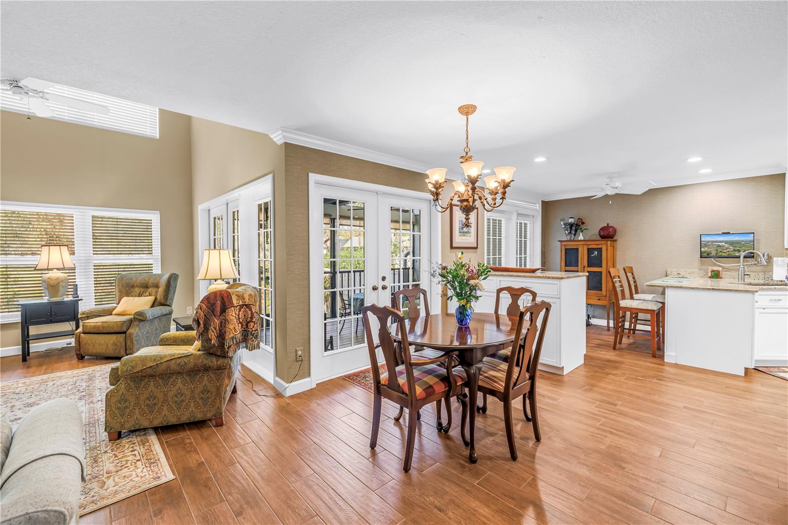 Image 2 of 41 For 812 Amelia Court Ne