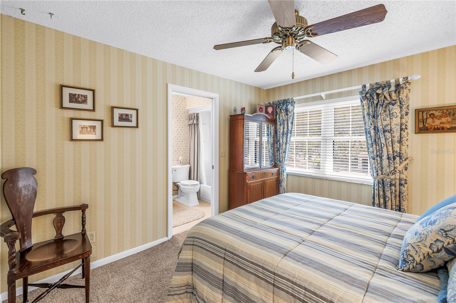 Image 30 of 41 For 812 Amelia Court Ne