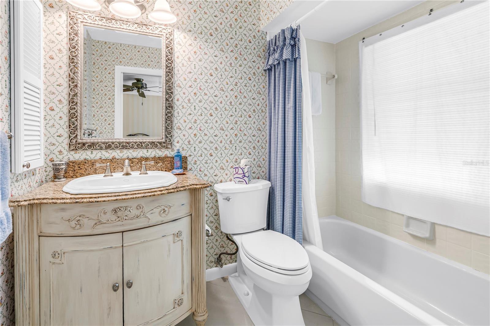 Image 31 of 41 For 812 Amelia Court Ne