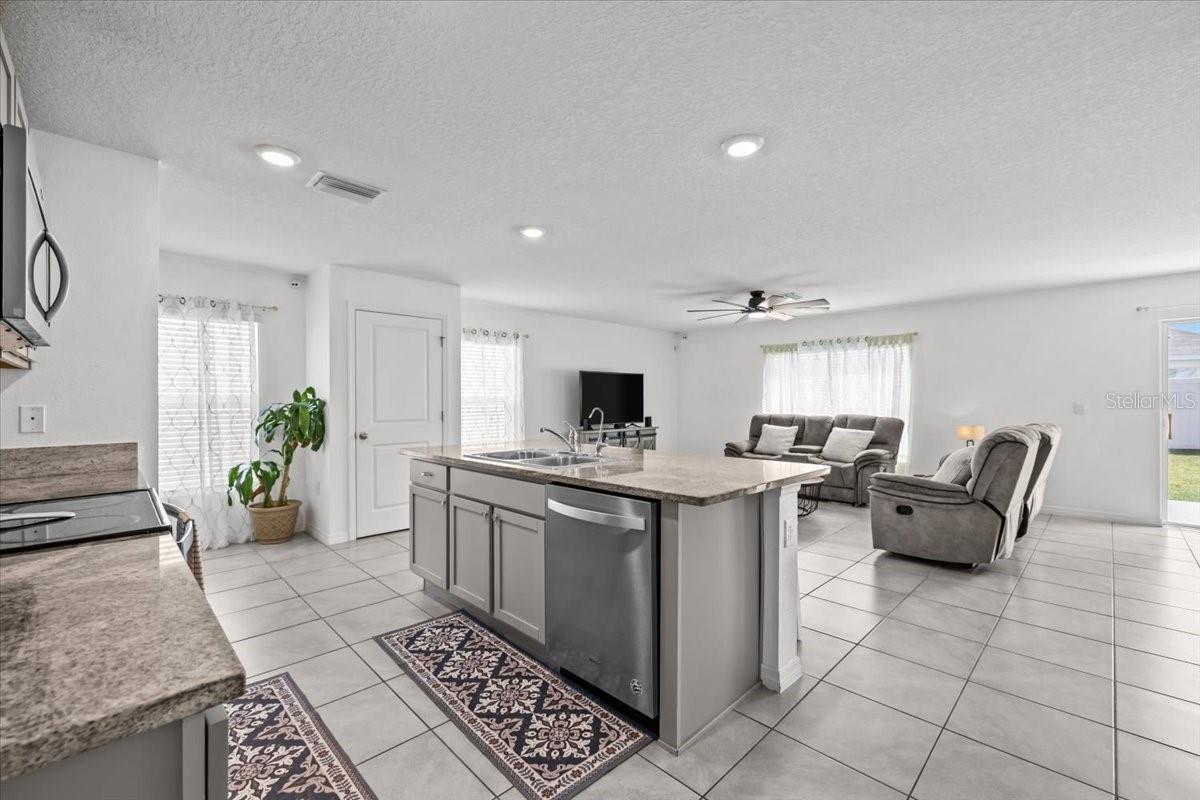 Image 10 of 39 For 12148 White Cypress Place