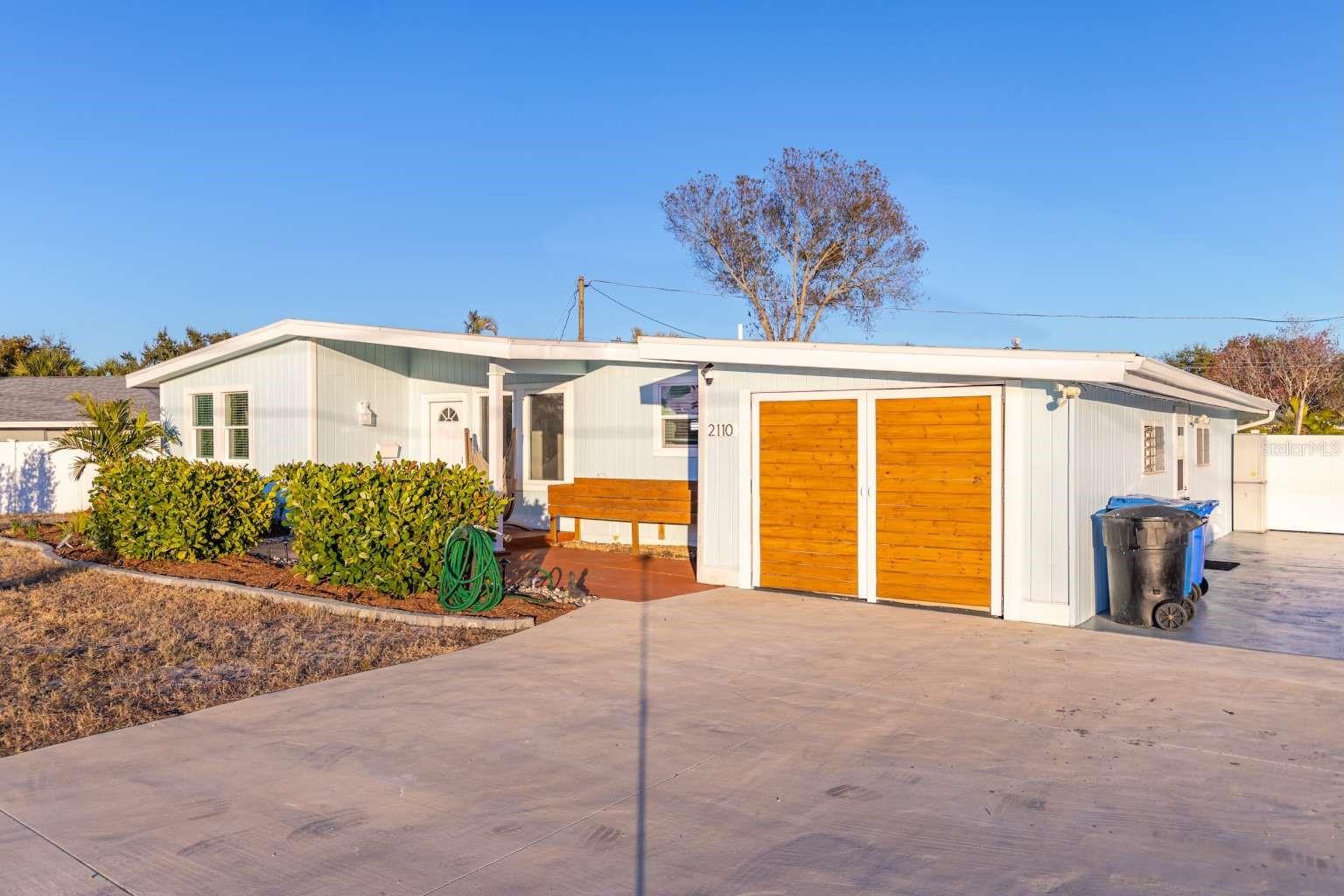 Image 3 of 24 For 2110 Alcazar Way S