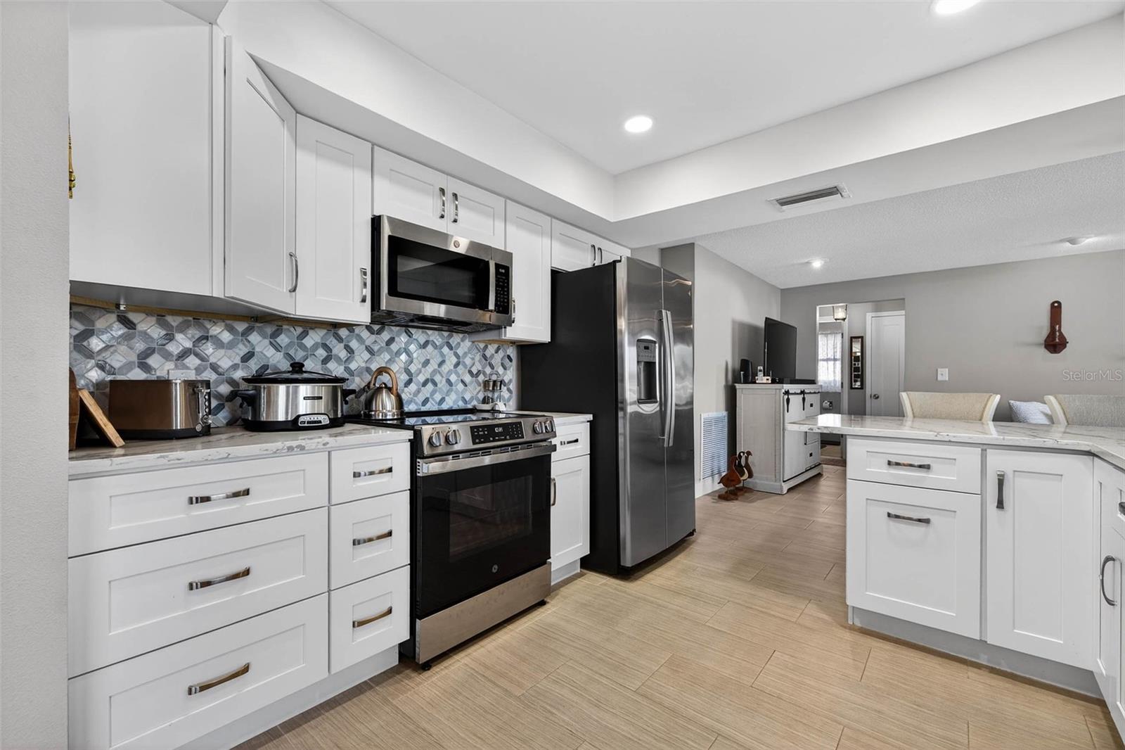 Listing photo id 9 for 3927 48th Avenue S