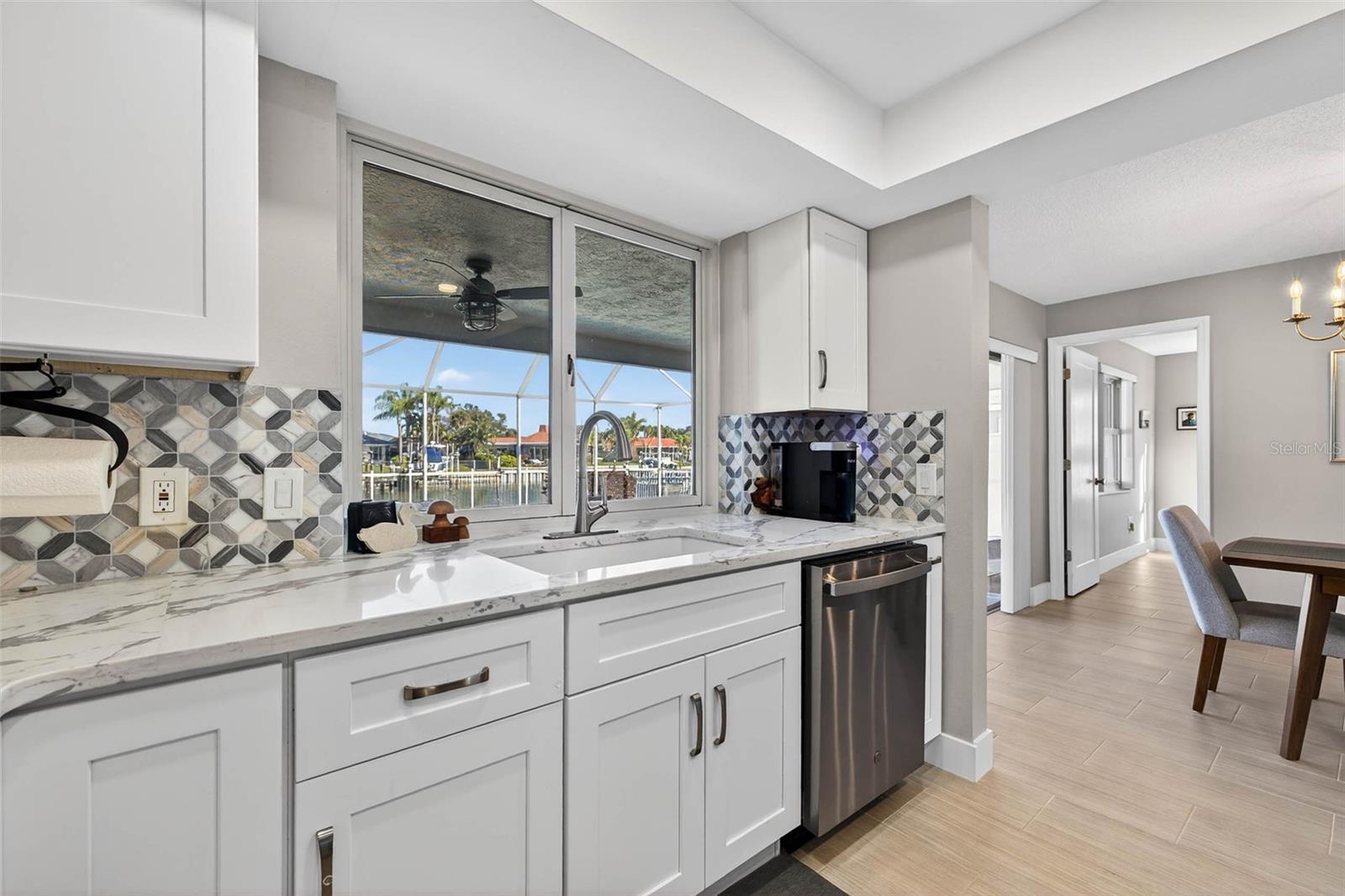 Listing photo id 10 for 3927 48th Avenue S