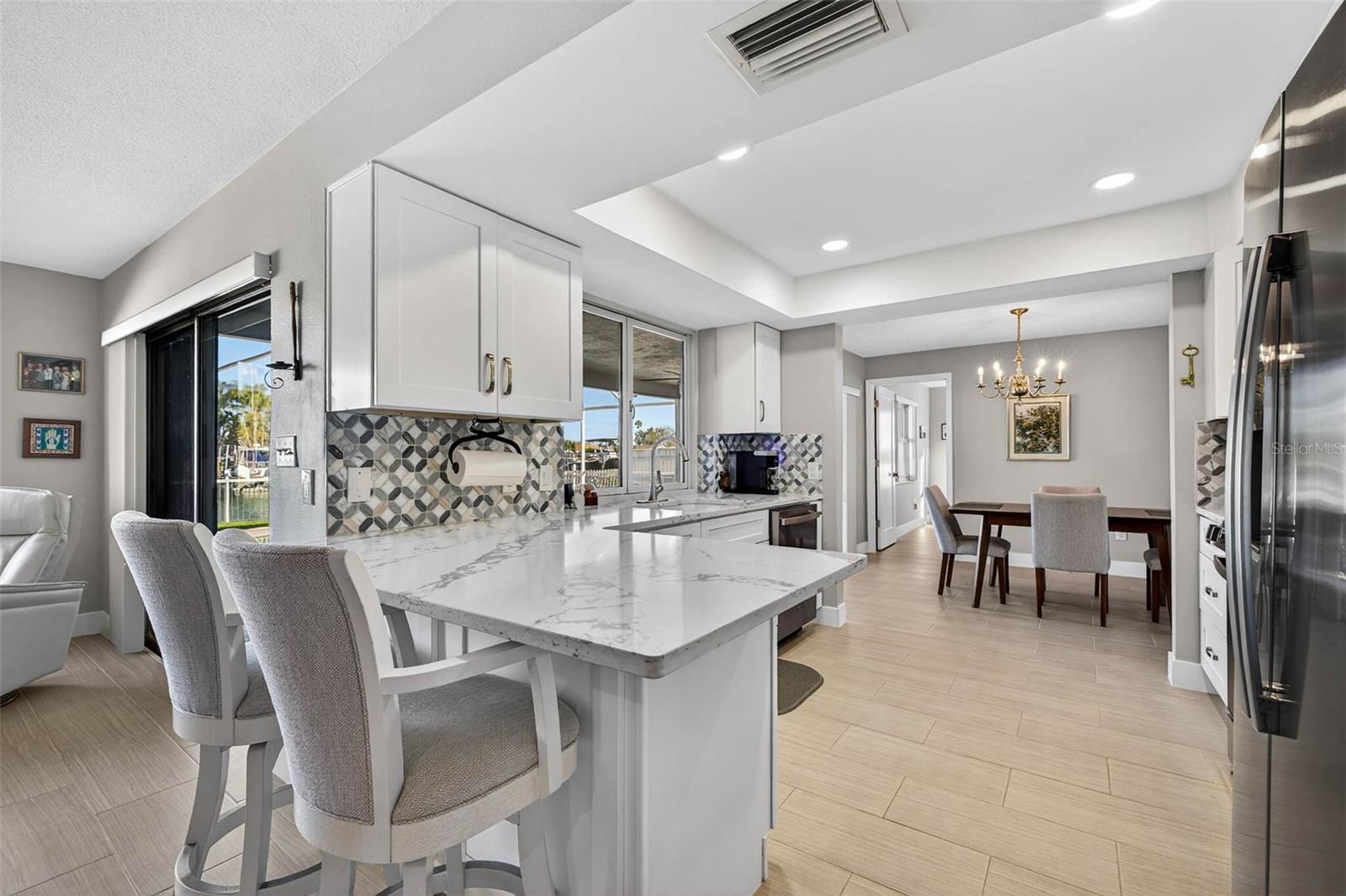 Listing photo id 12 for 3927 48th Avenue S