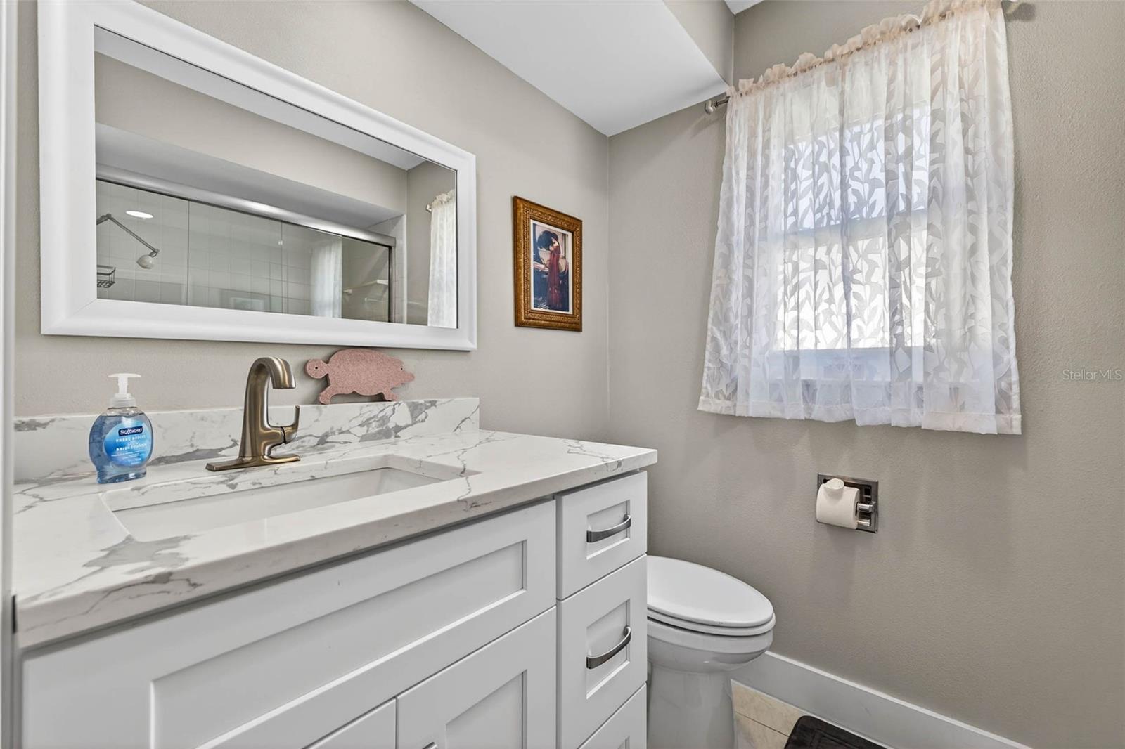 Listing photo id 17 for 3927 48th Avenue S