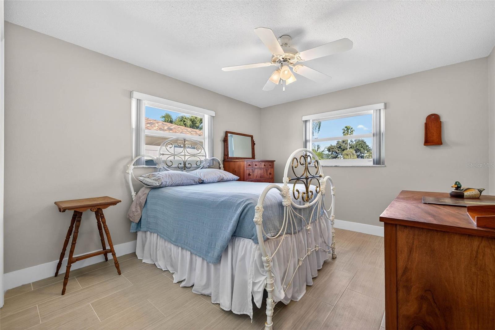 Listing photo id 18 for 3927 48th Avenue S