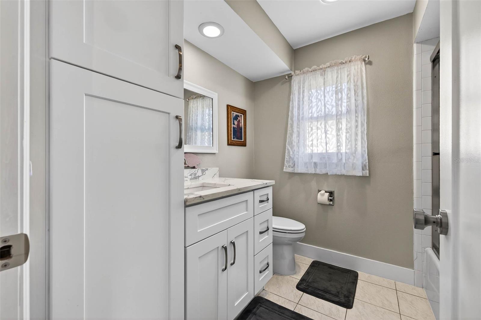 Listing photo id 19 for 3927 48th Avenue S