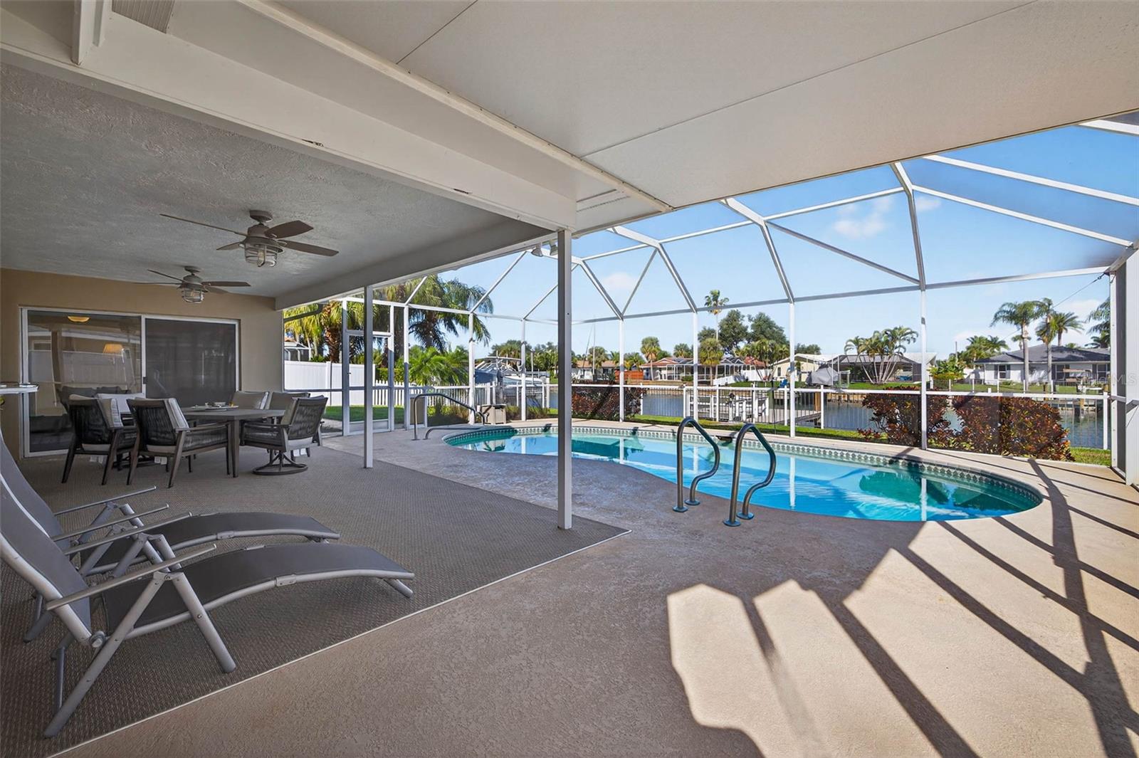 Listing photo id 22 for 3927 48th Avenue S