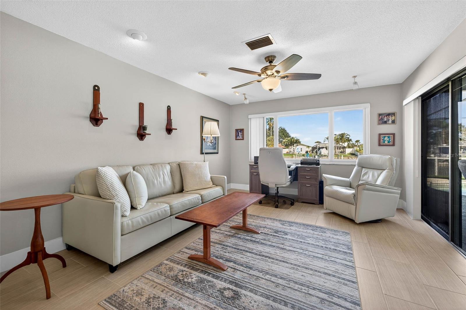 Listing photo id 4 for 3927 48th Avenue S