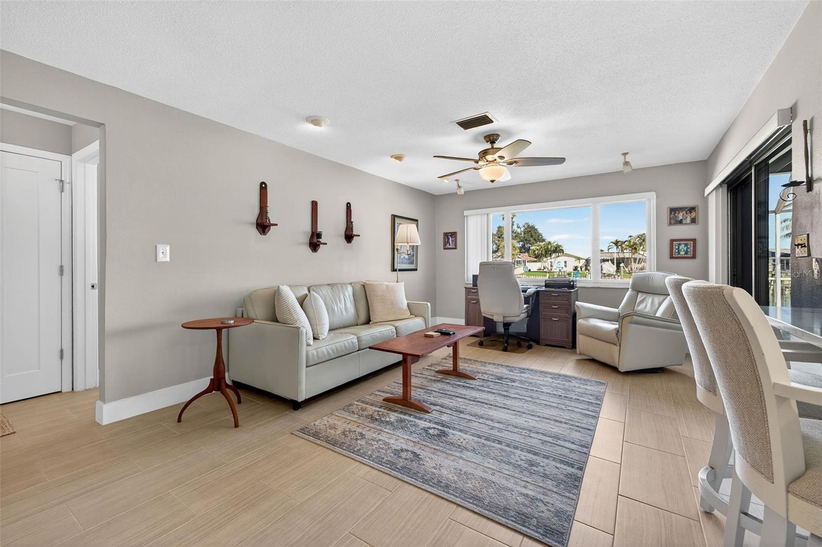 Listing photo id 5 for 3927 48th Avenue S