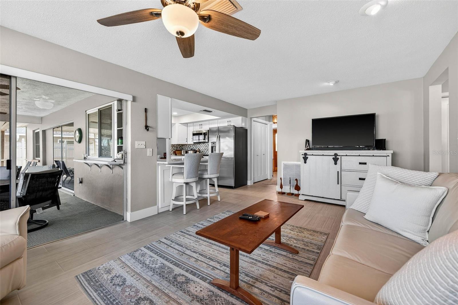 Listing photo id 6 for 3927 48th Avenue S