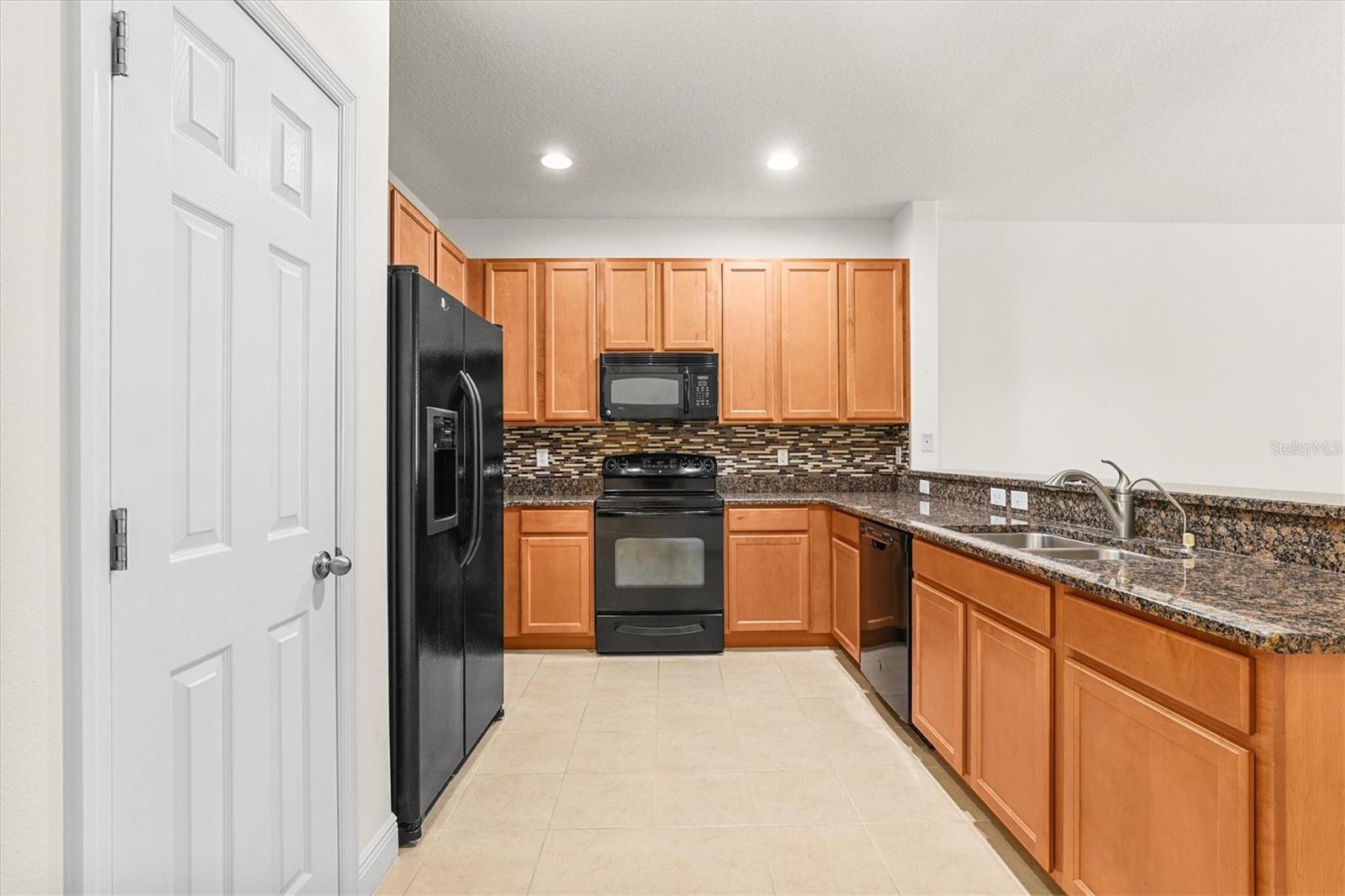 Listing photo id 10 for 2334 Barracuda Court