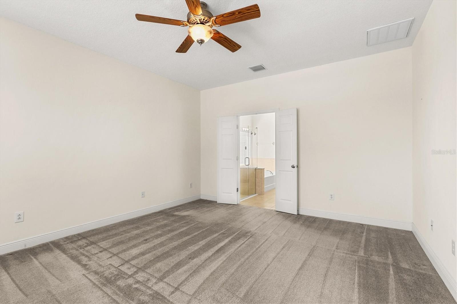 Listing photo id 14 for 2334 Barracuda Court