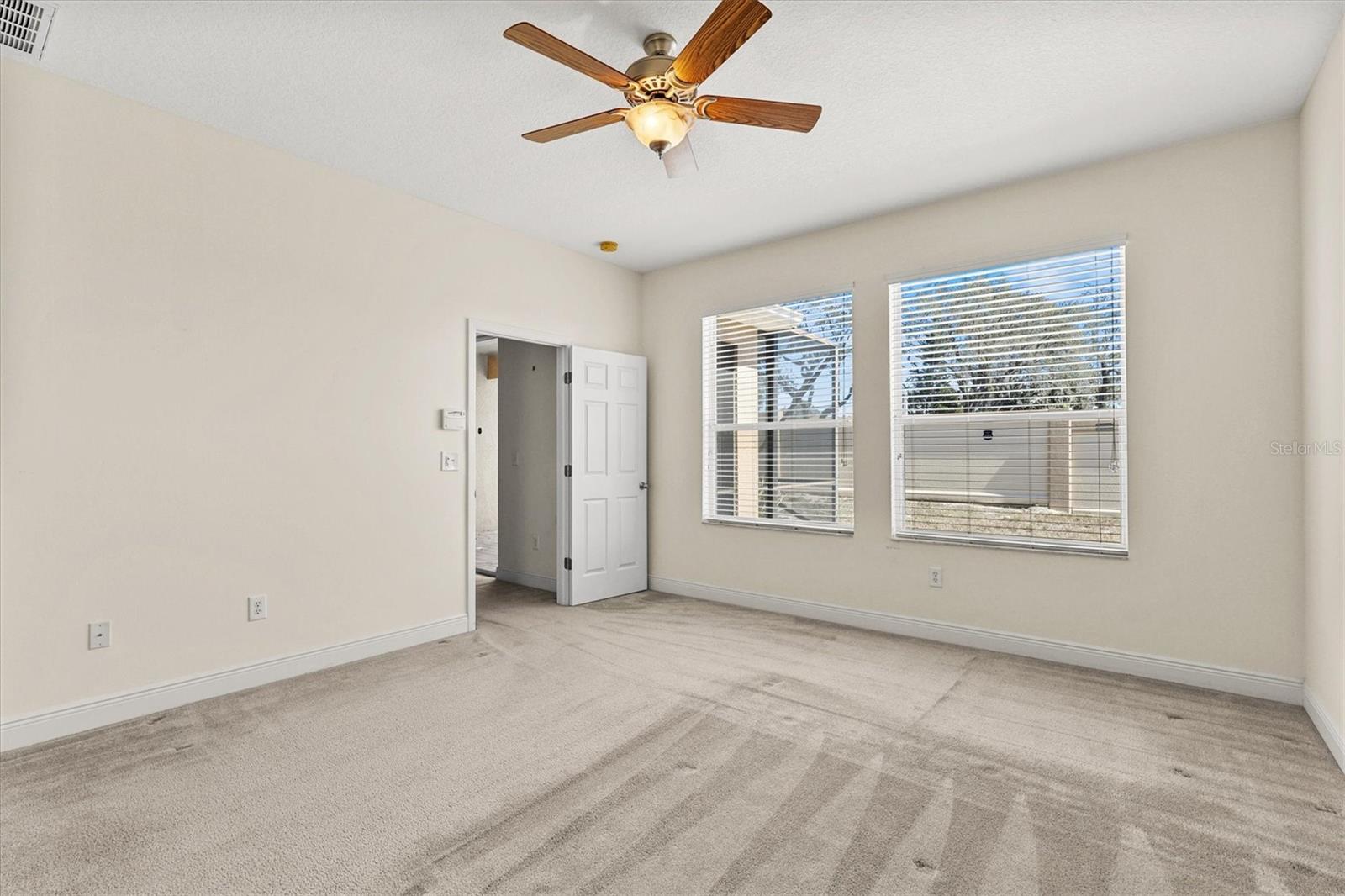 Listing photo id 15 for 2334 Barracuda Court