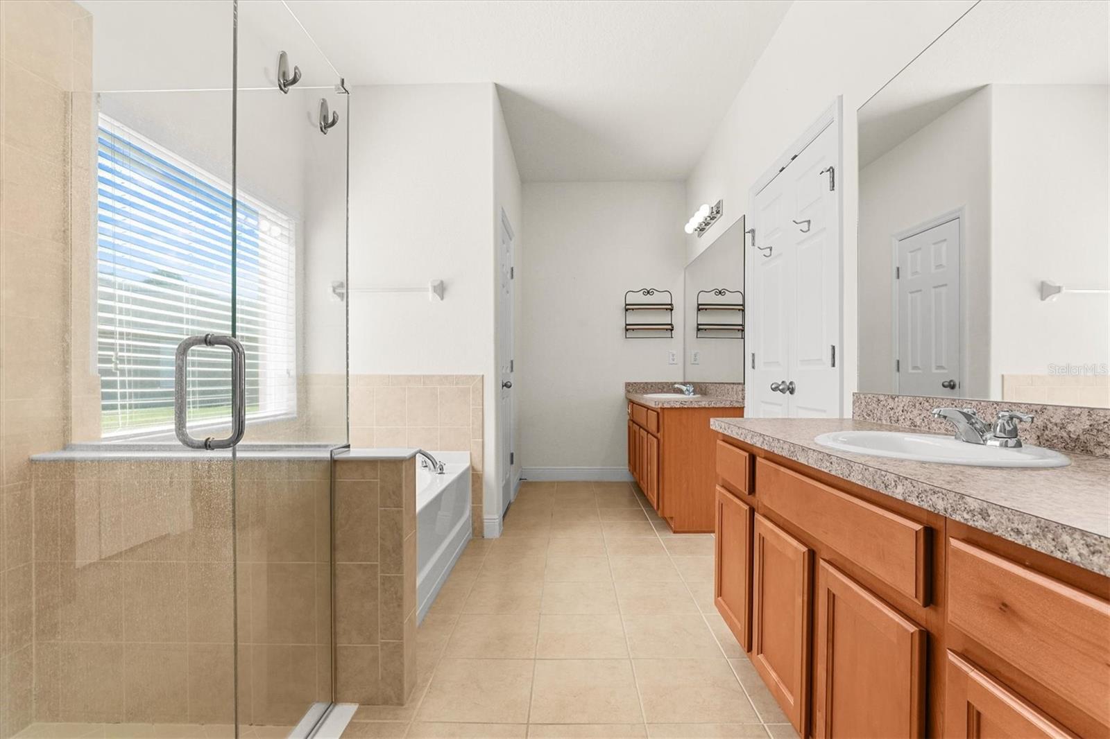 Listing photo id 17 for 2334 Barracuda Court