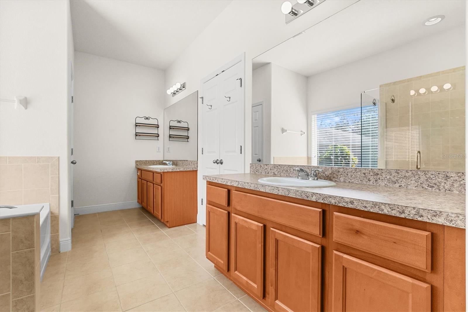 Listing photo id 18 for 2334 Barracuda Court