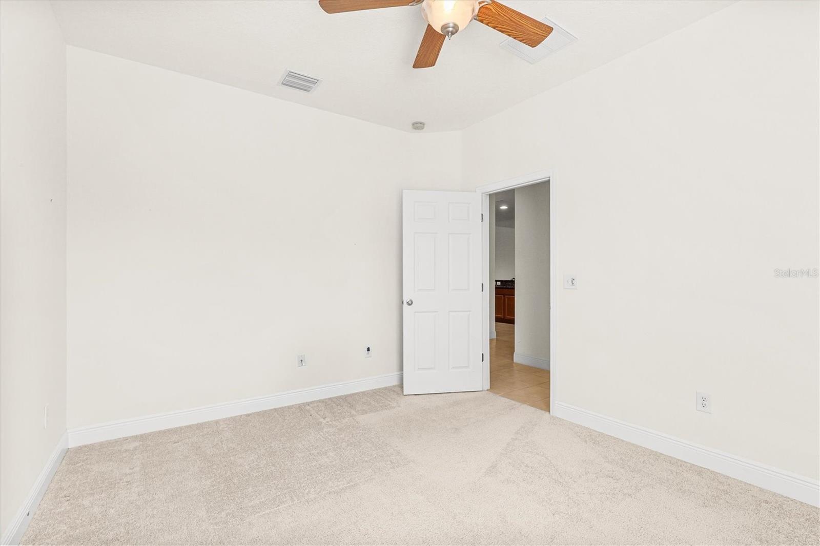 Listing photo id 23 for 2334 Barracuda Court