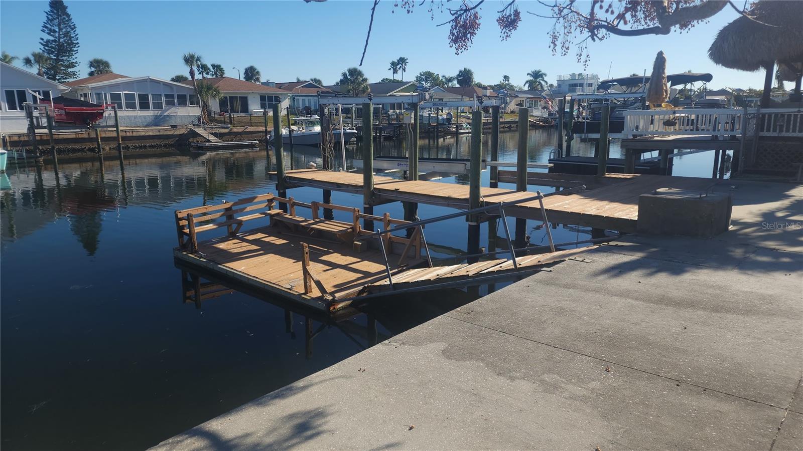 Listing photo id 0 for 3907 Floramar Terrace