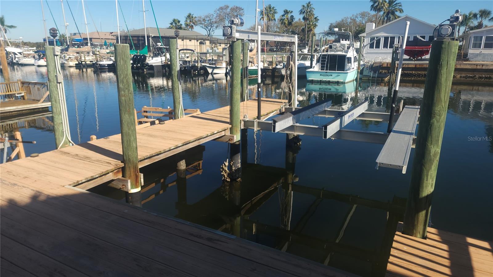 Listing photo id 1 for 3907 Floramar Terrace