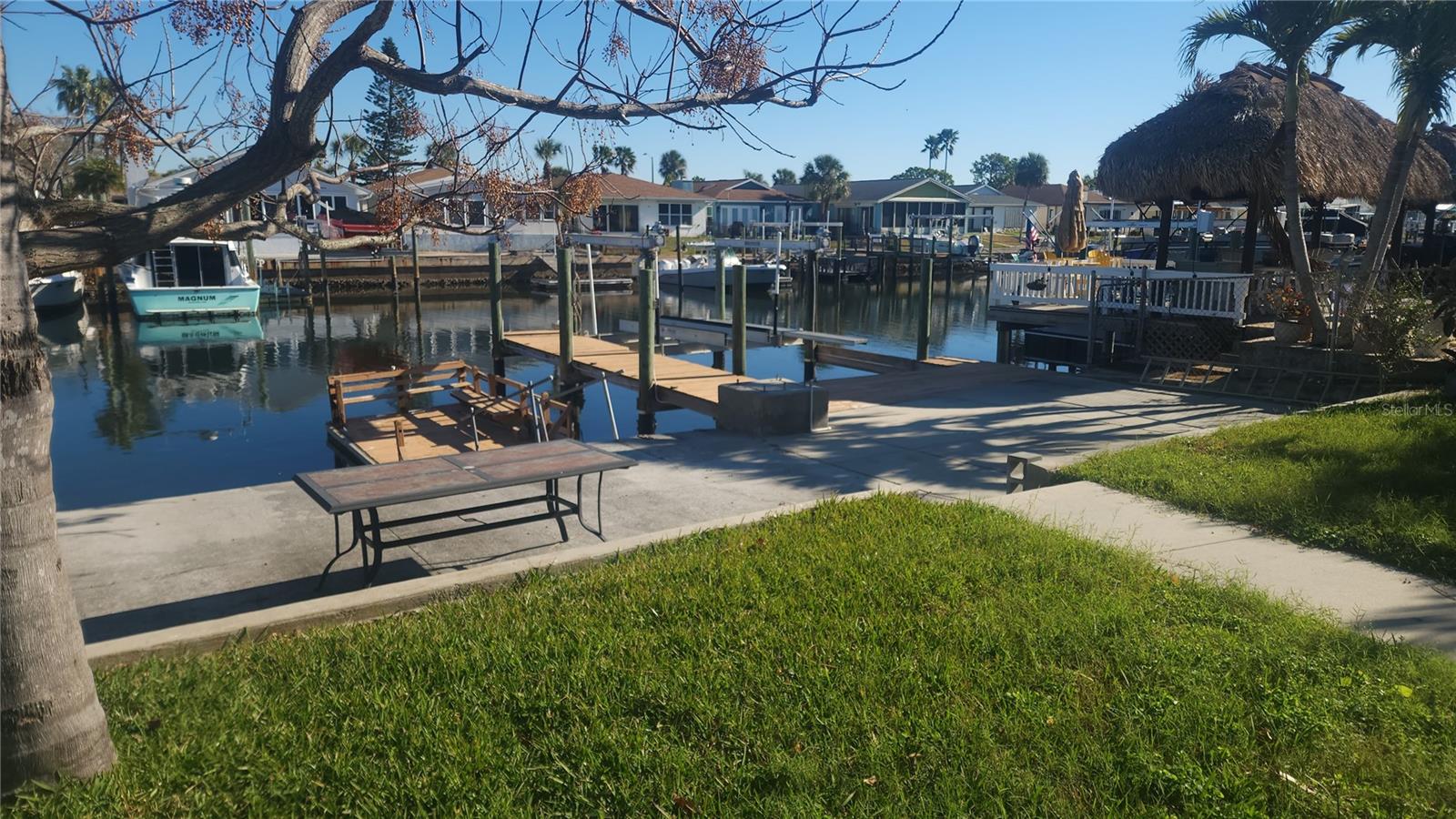 Listing photo id 4 for 3907 Floramar Terrace