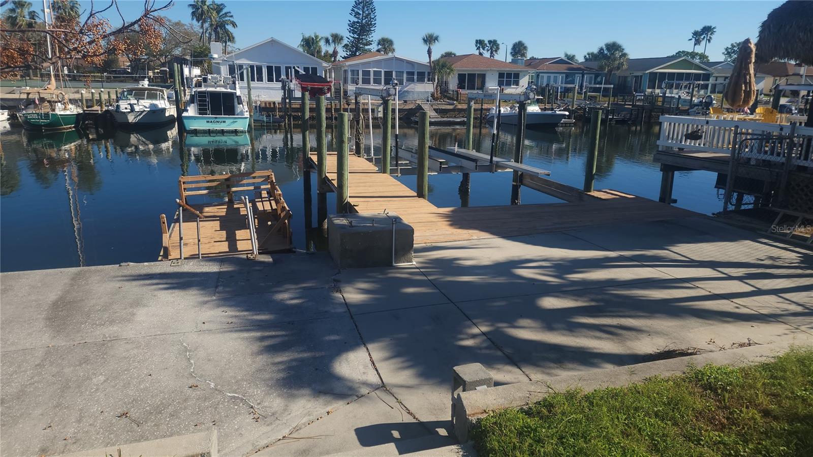 Listing photo id 5 for 3907 Floramar Terrace