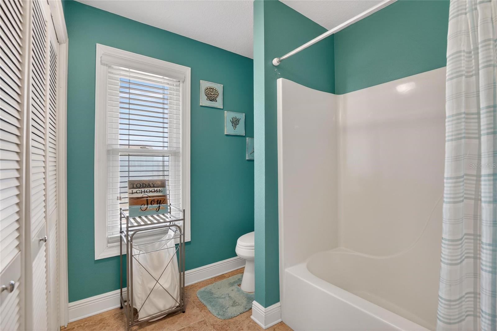 Listing photo id 11 for 6331 Lonnie Lee Lane