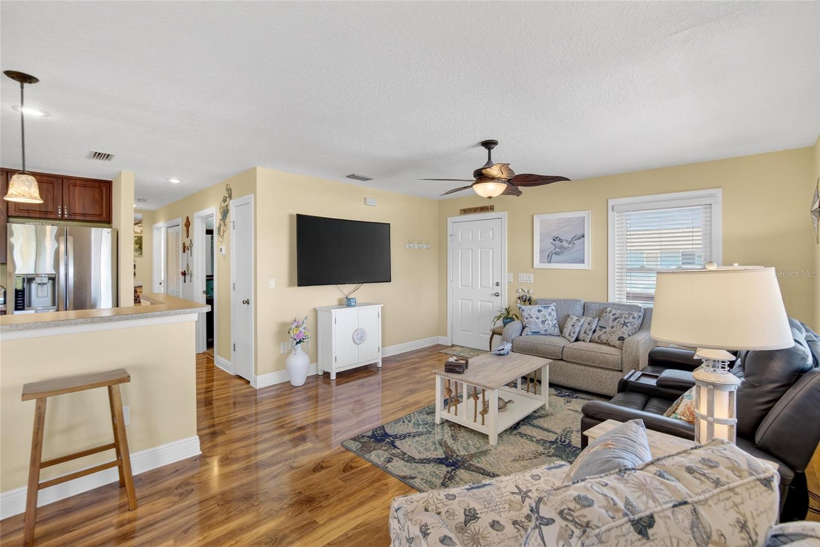 Listing photo id 3 for 6331 Lonnie Lee Lane