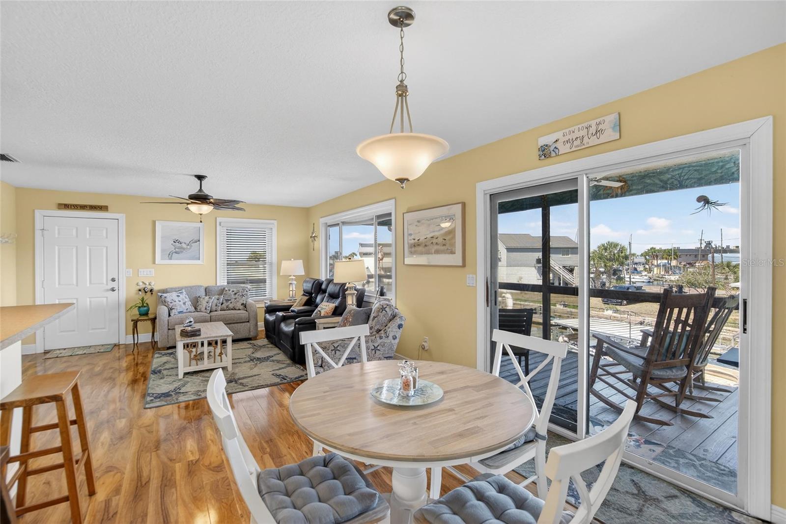 Listing photo id 5 for 6331 Lonnie Lee Lane