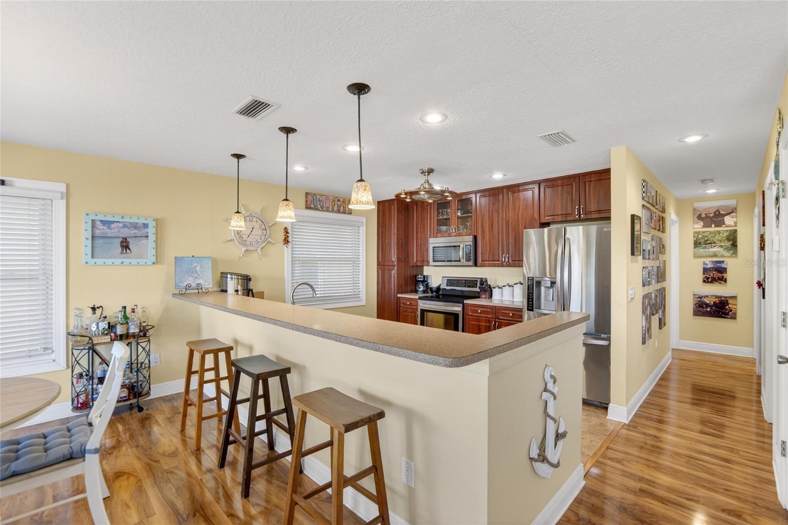 Listing photo id 6 for 6331 Lonnie Lee Lane