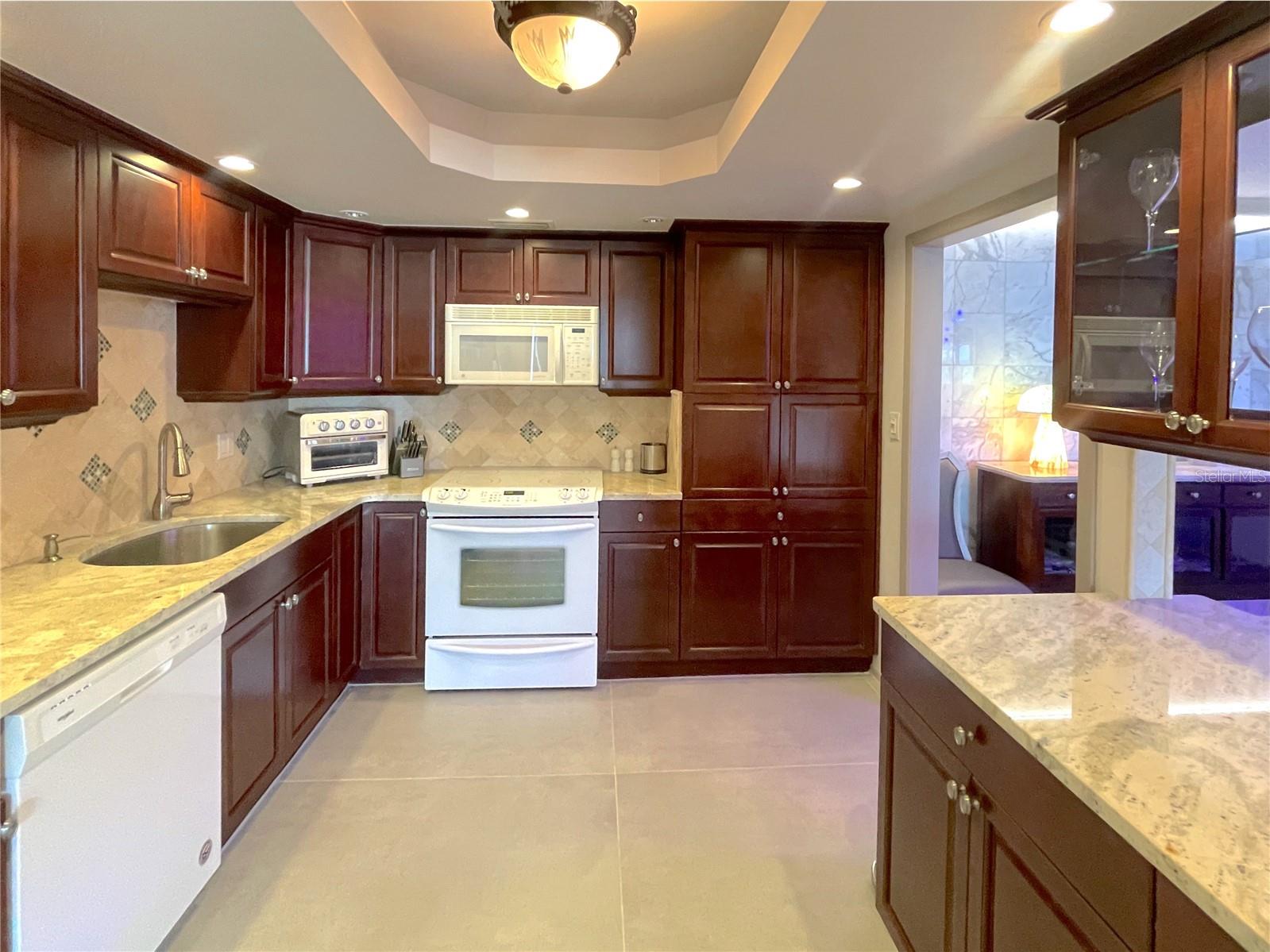 Image 28 of 44 For 17400 Gulf Boulevard B8