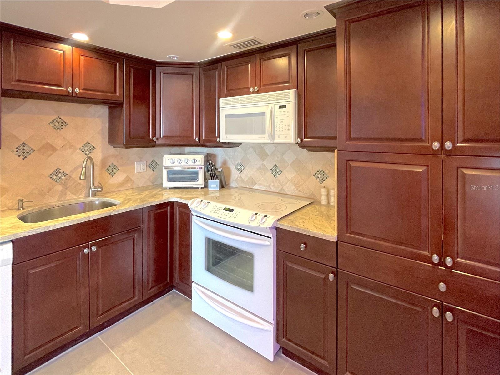 Image 30 of 44 For 17400 Gulf Boulevard B8