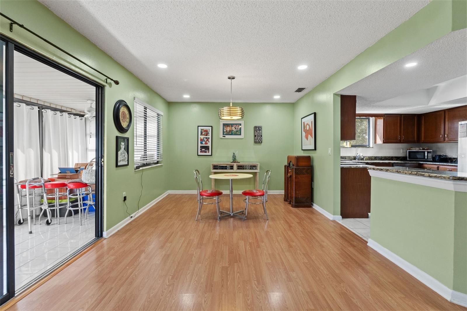 Image 10 of 32 For 520 Silver Course B