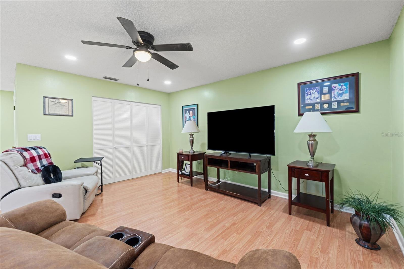 Image 14 of 32 For 520 Silver Course B