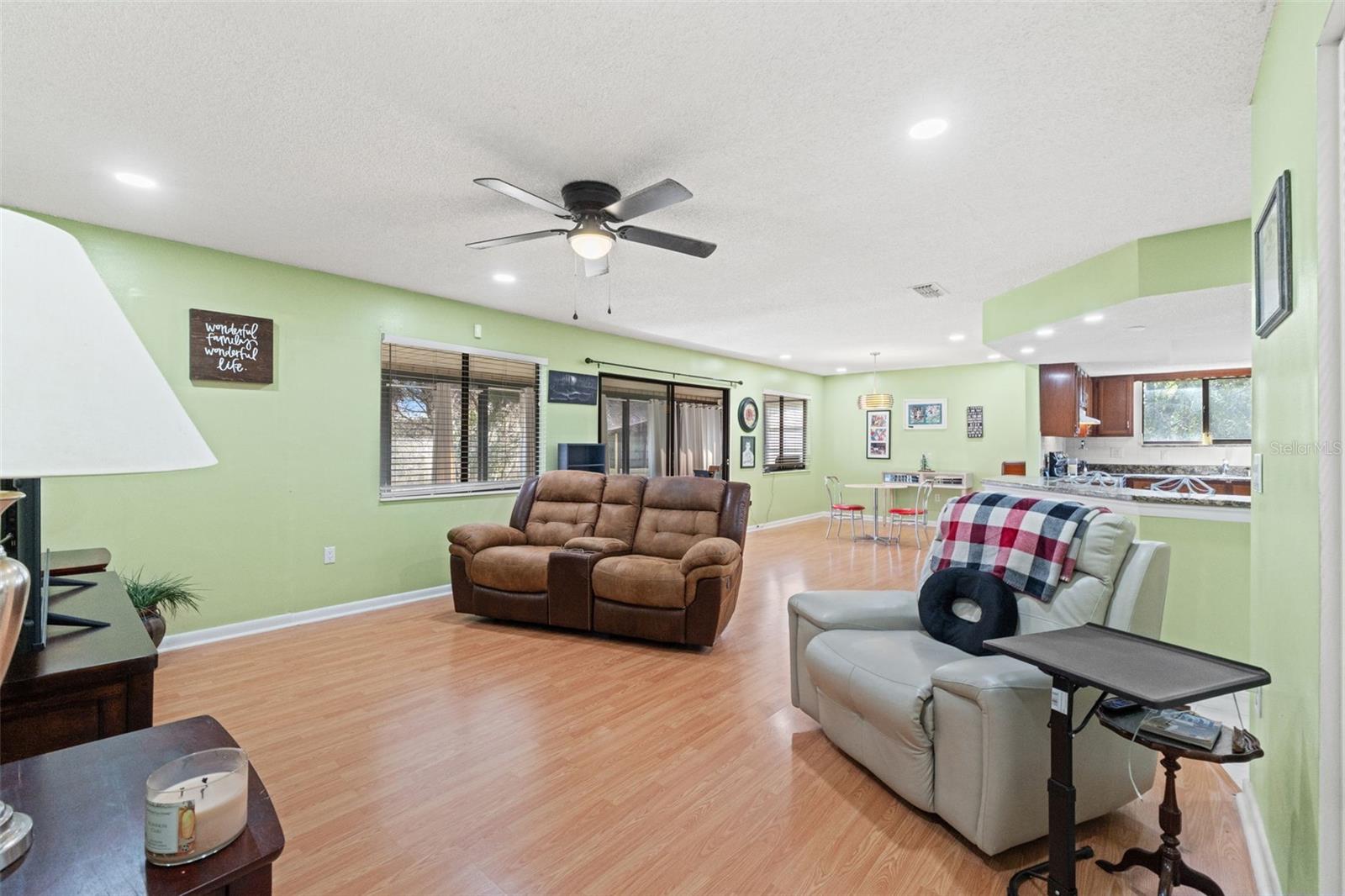 Image 15 of 32 For 520 Silver Course B