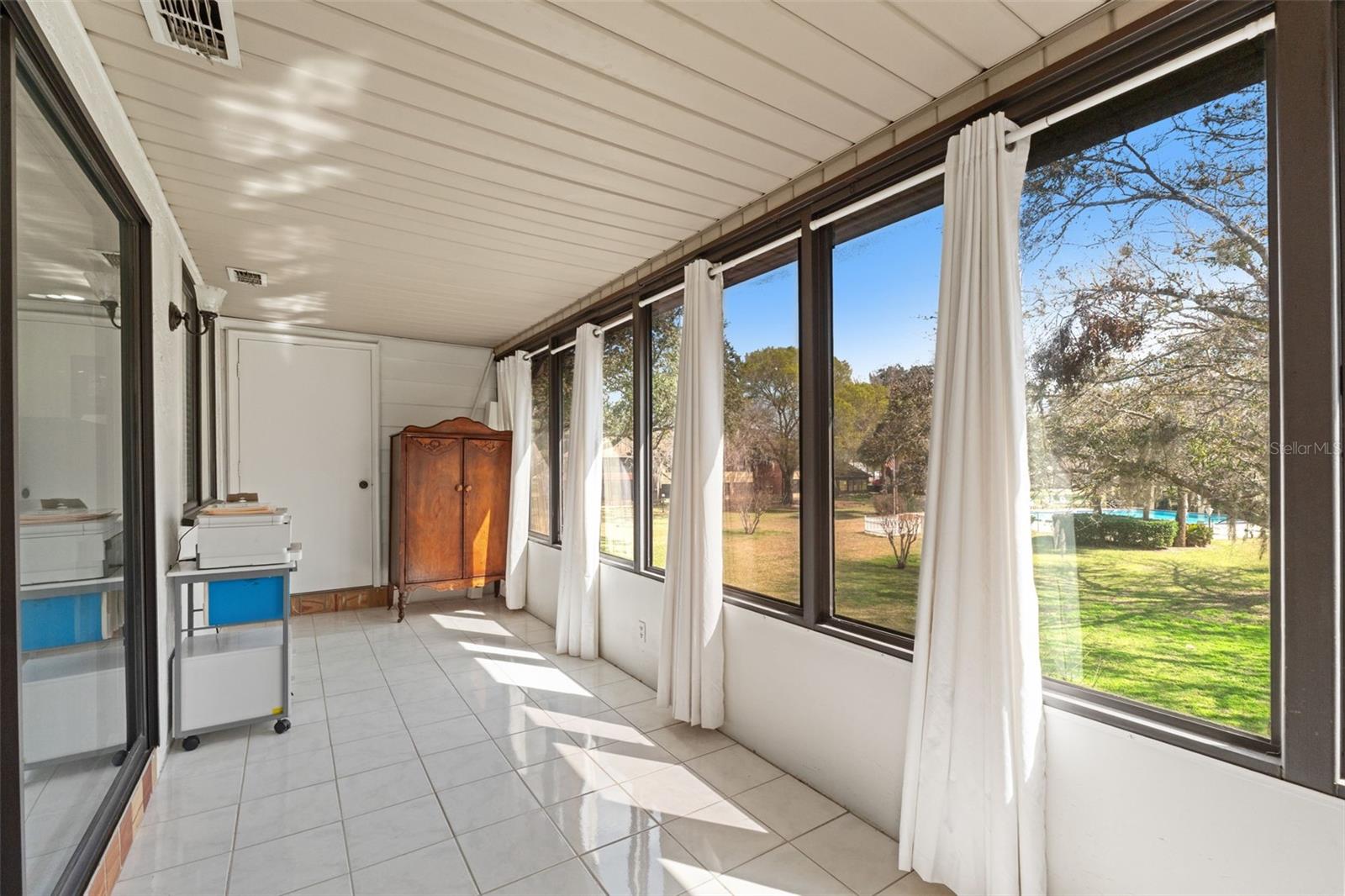 Image 17 of 32 For 520 Silver Course B