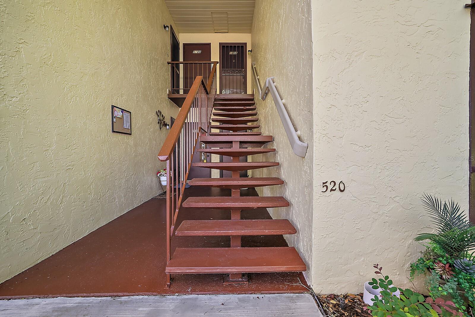 Image 2 of 32 For 520 Silver Course B