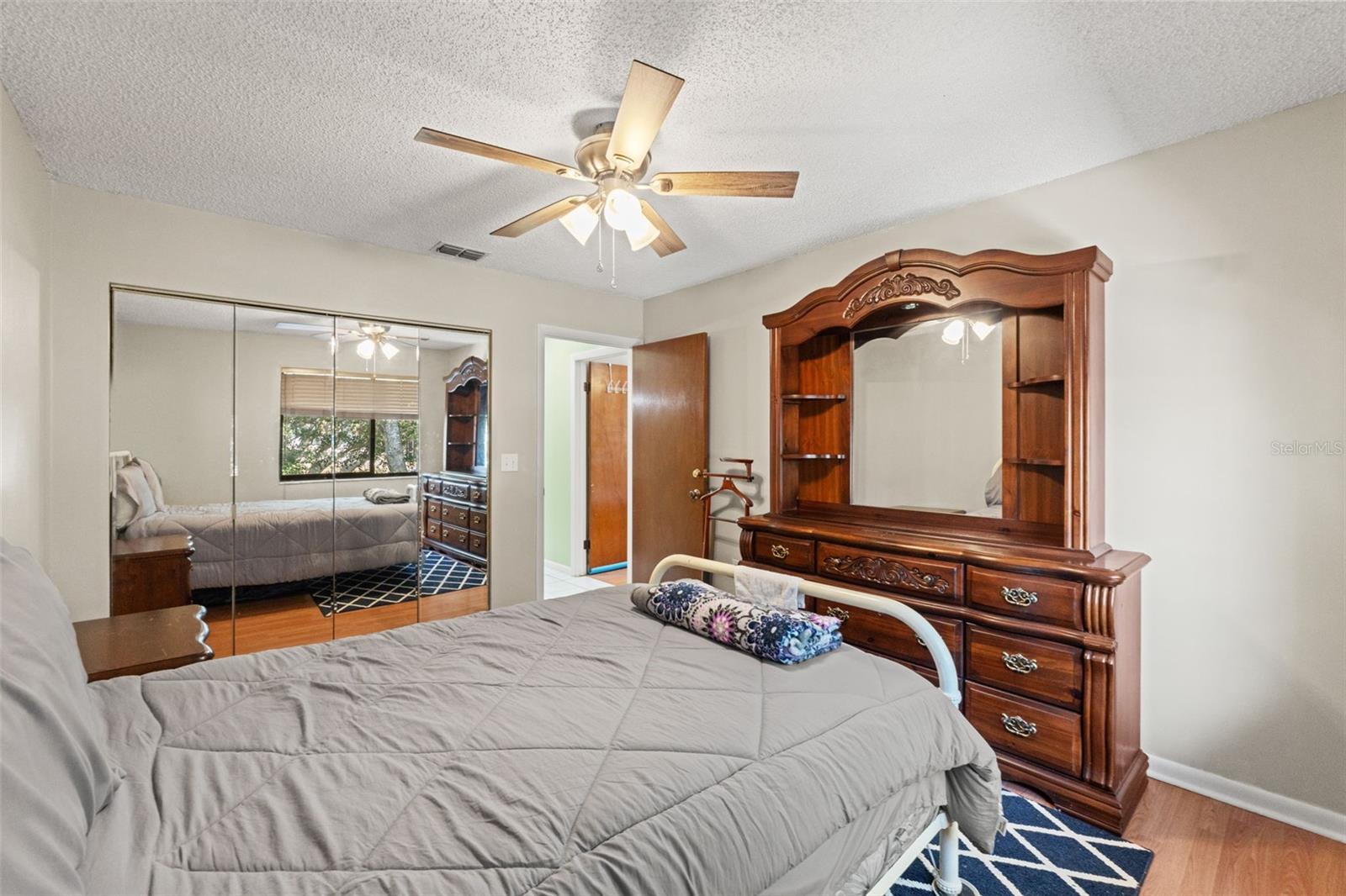 Image 20 of 32 For 520 Silver Course B