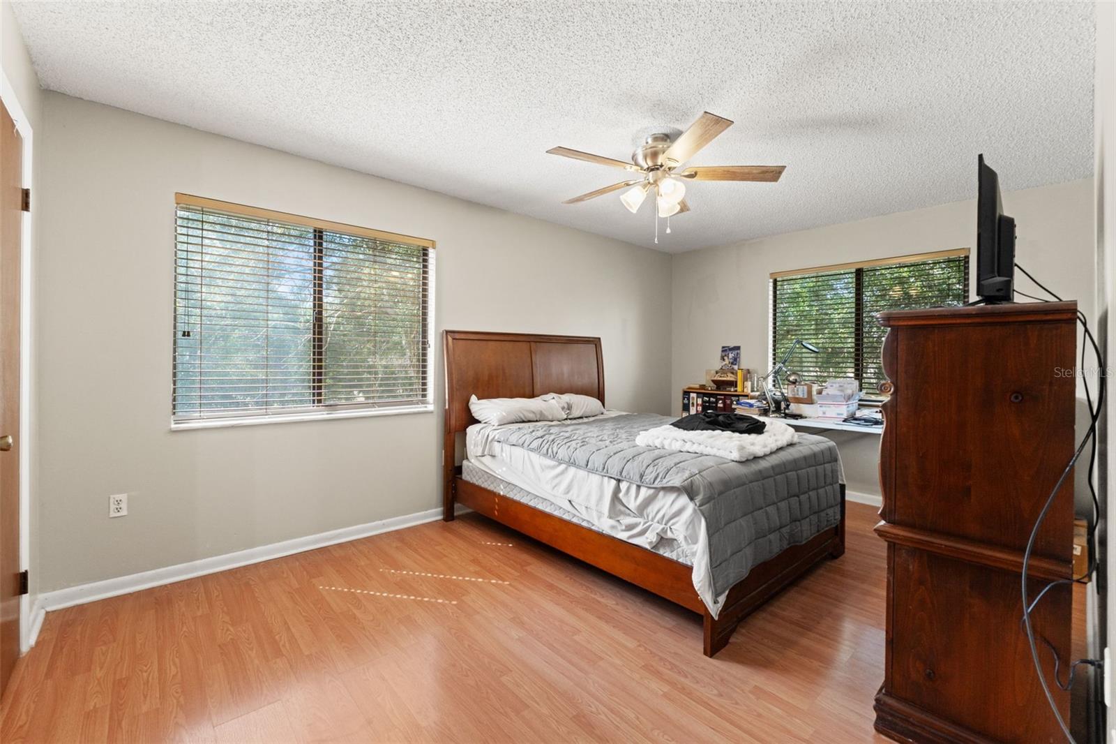 Image 21 of 32 For 520 Silver Course B