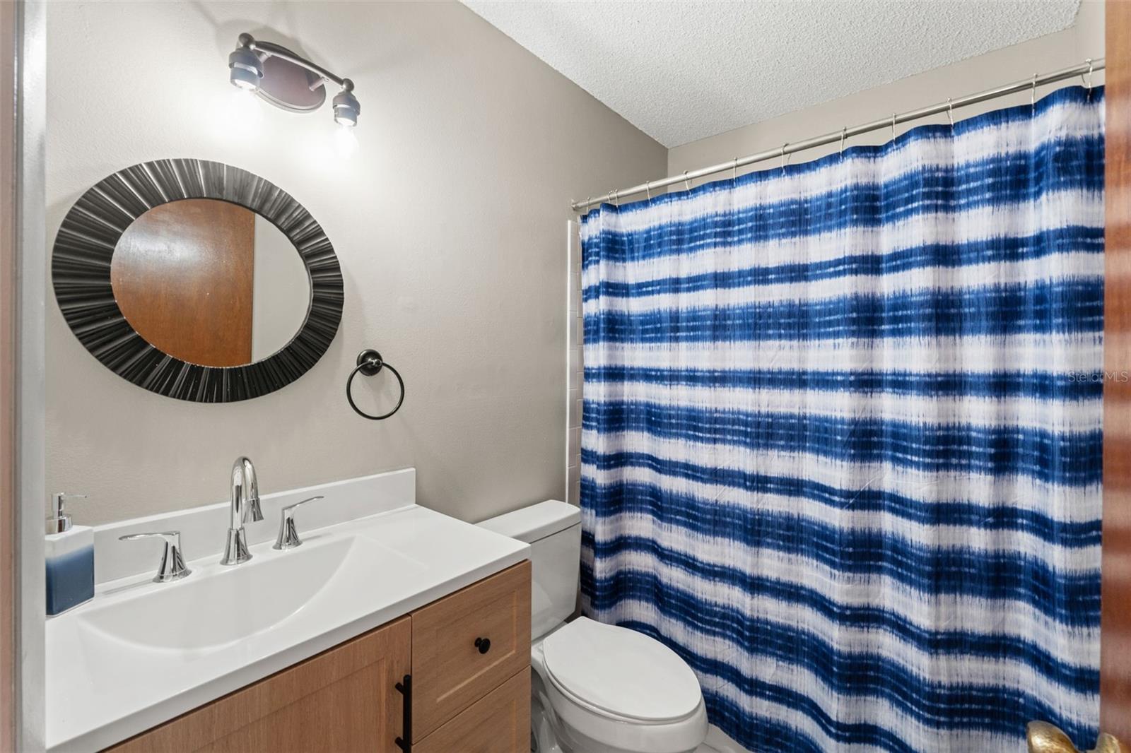 Image 23 of 32 For 520 Silver Course B