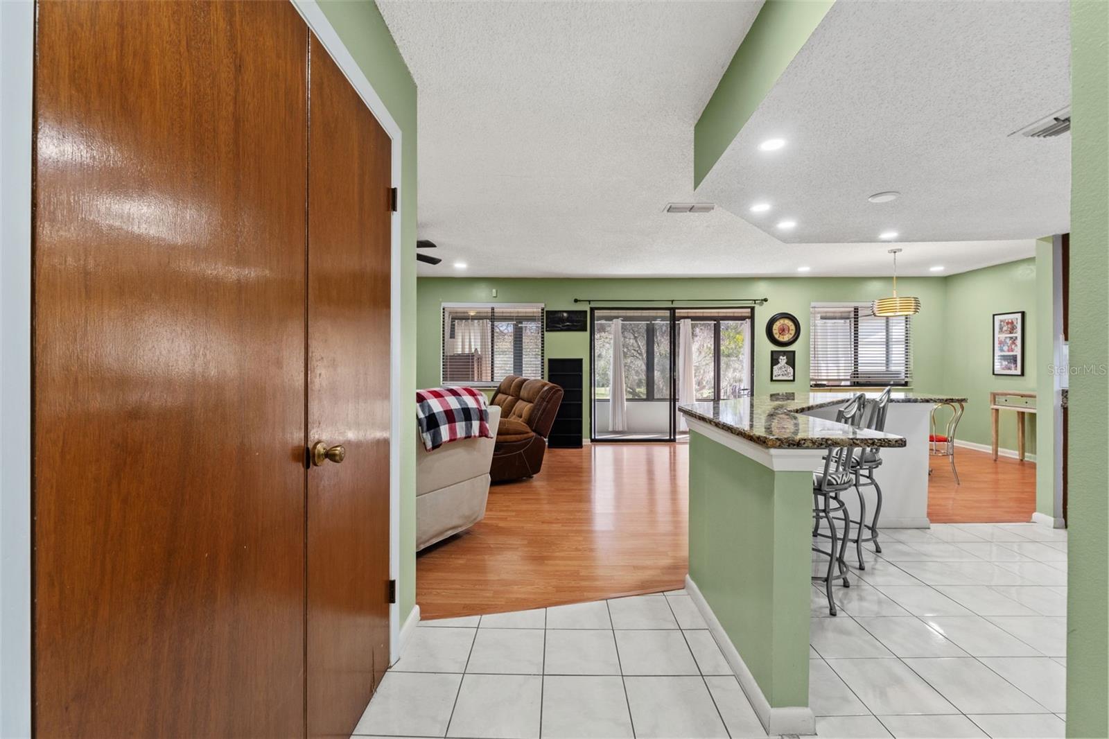 Image 4 of 32 For 520 Silver Course B