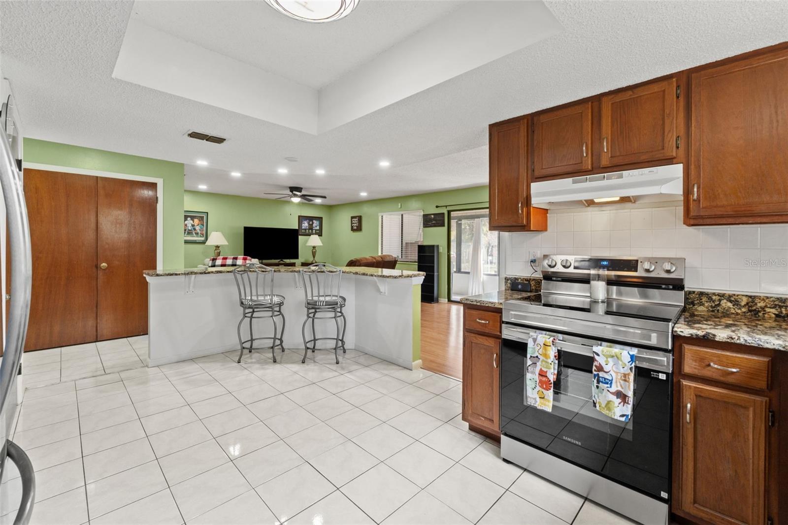 Image 8 of 32 For 520 Silver Course B