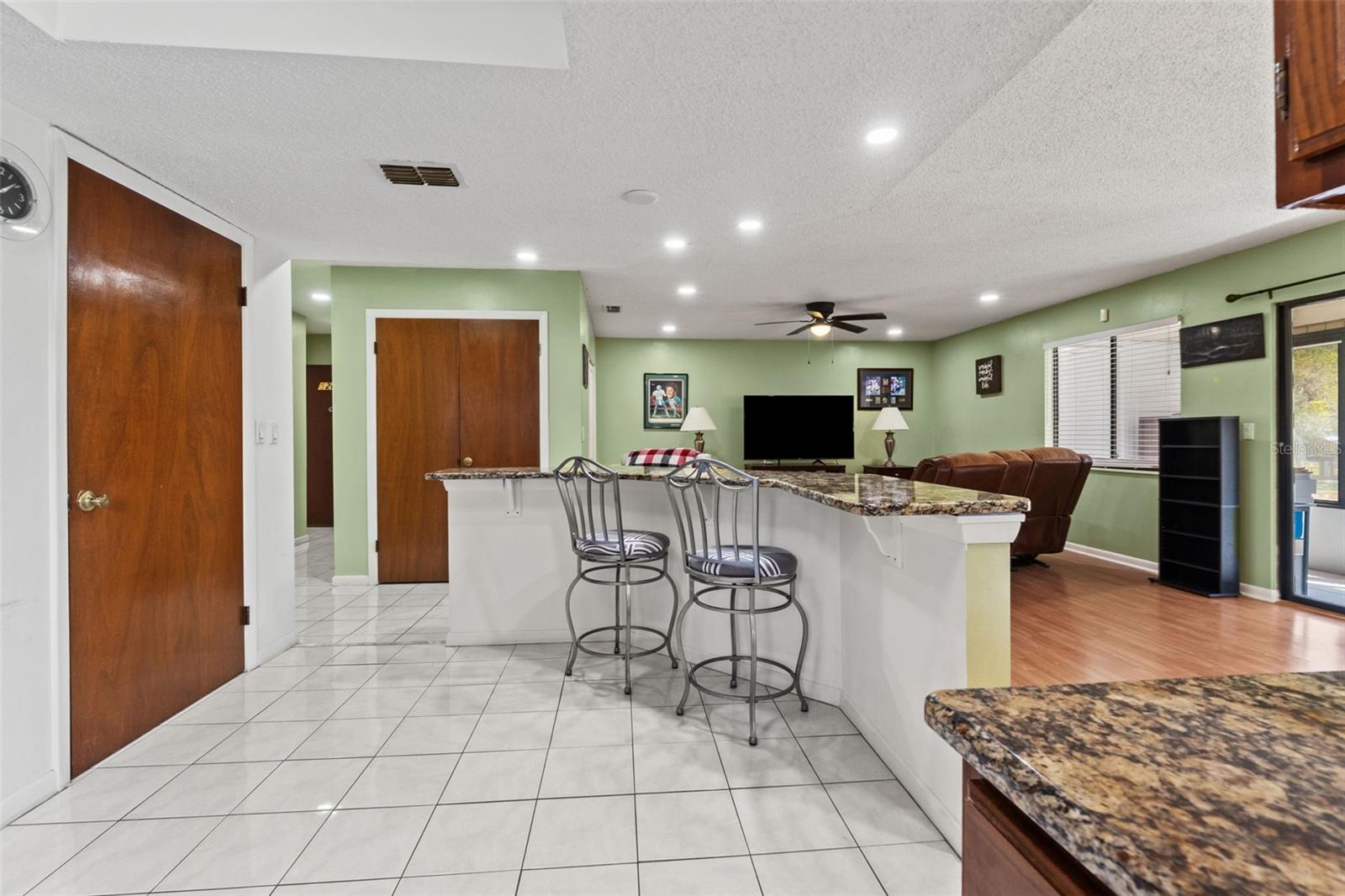 Image 9 of 32 For 520 Silver Course B