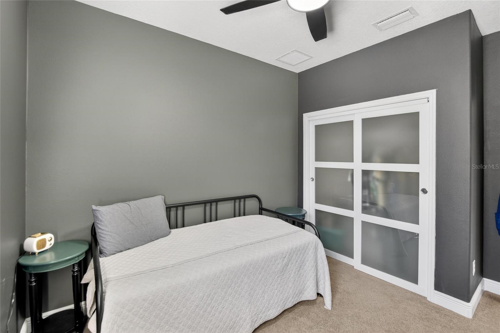 Listing photo id 8 for 11439 Crowne Pointe Street