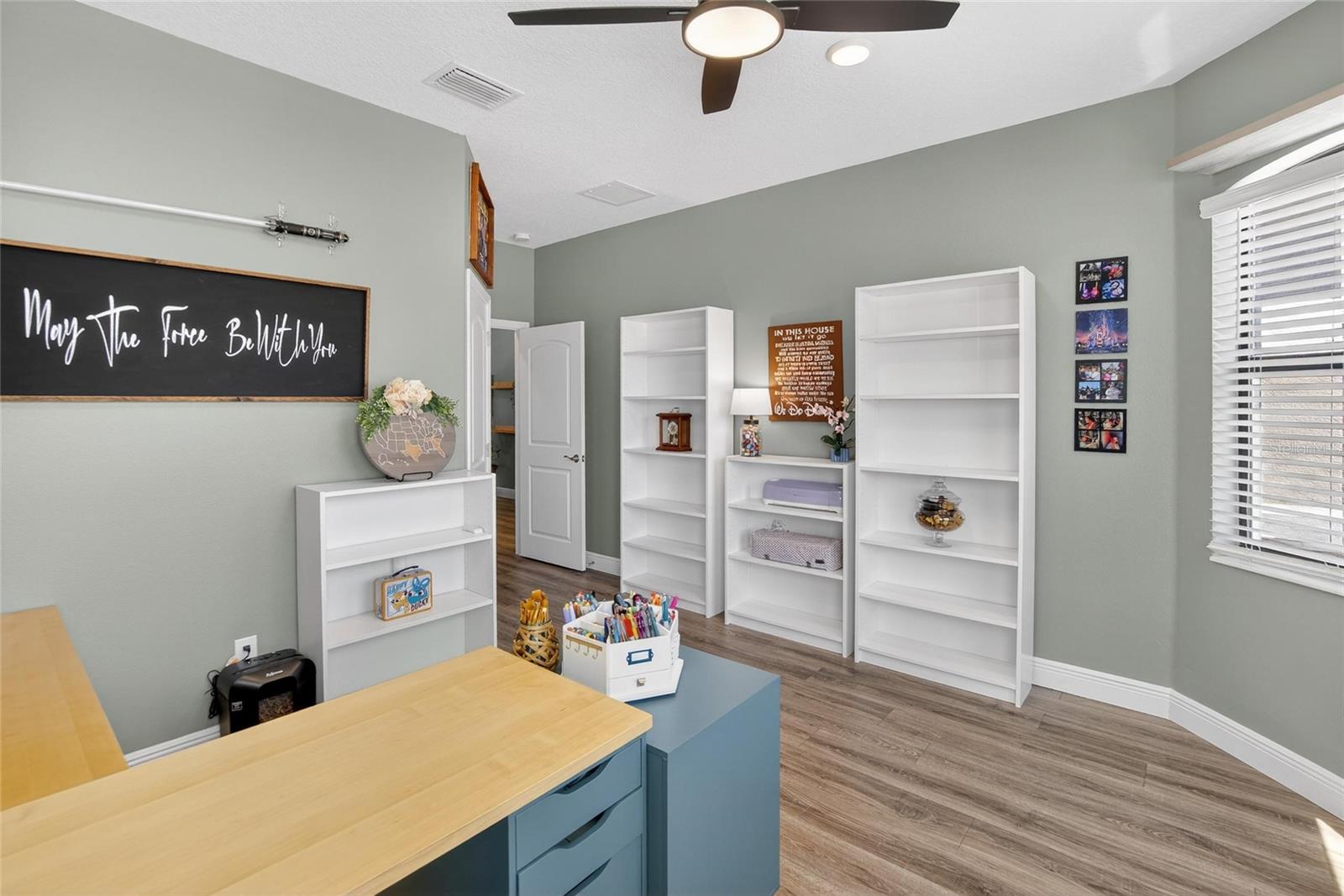 Listing photo id 9 for 11439 Crowne Pointe Street