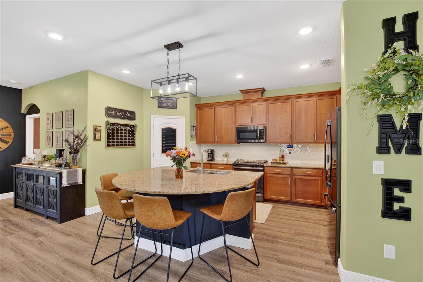 Listing photo id 16 for 11439 Crowne Pointe Street