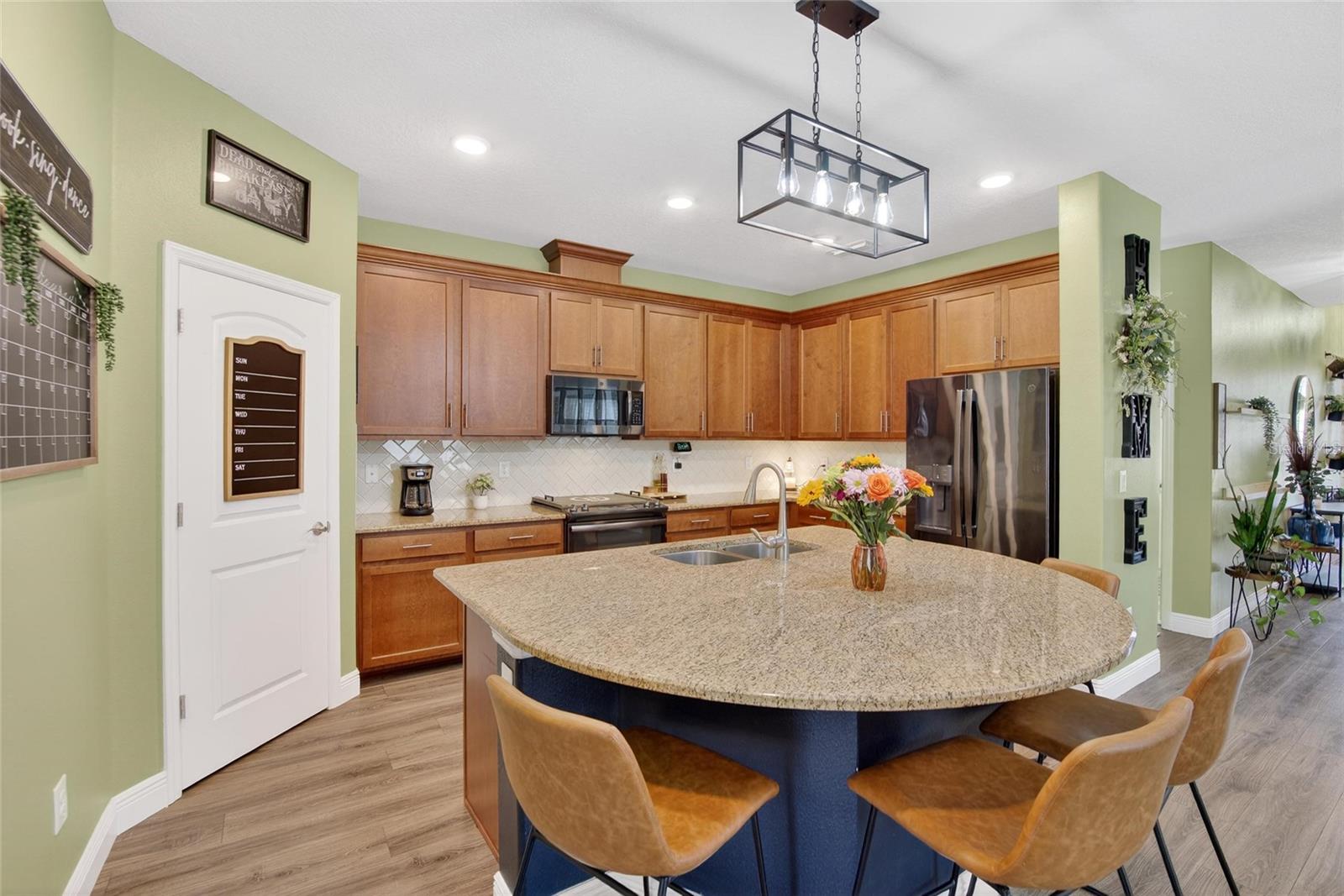 Listing photo id 18 for 11439 Crowne Pointe Street