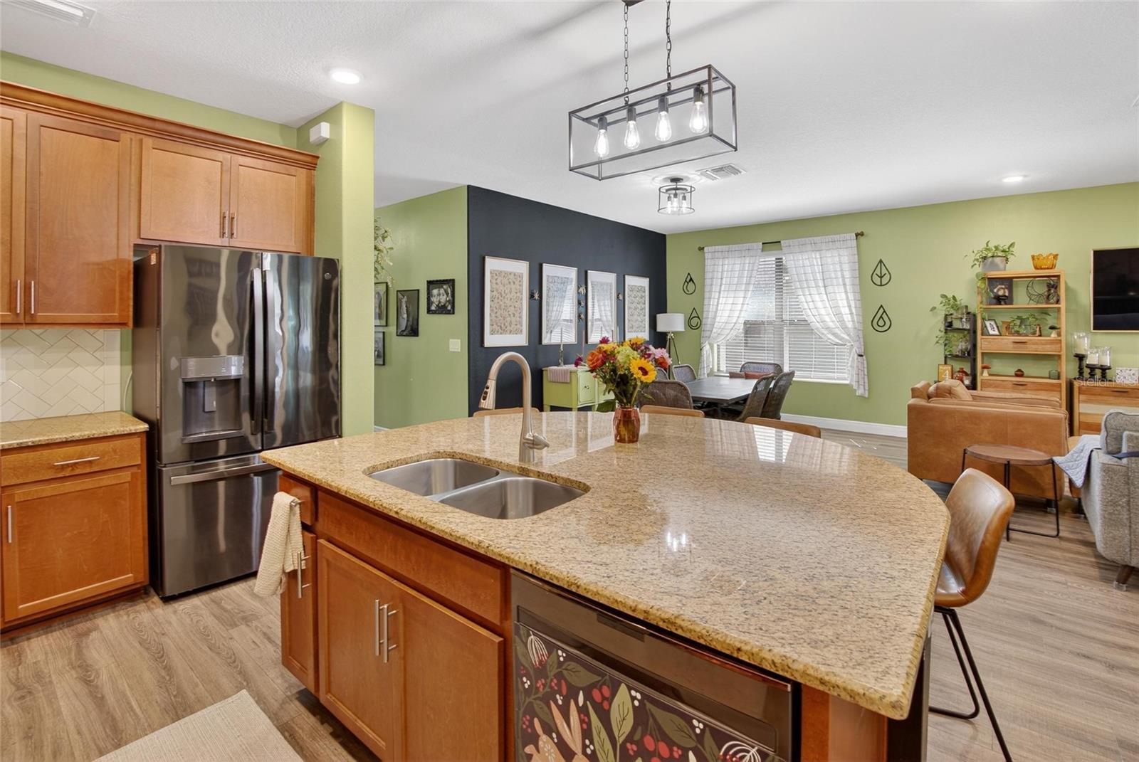 Listing photo id 19 for 11439 Crowne Pointe Street