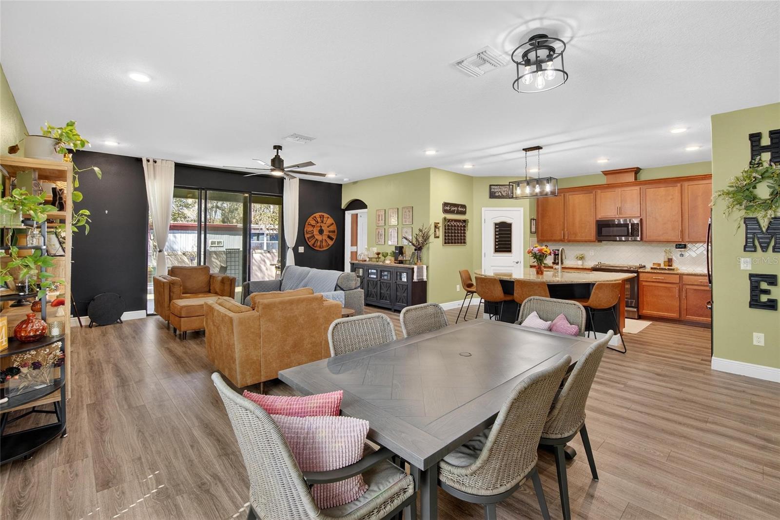 Listing photo id 23 for 11439 Crowne Pointe Street