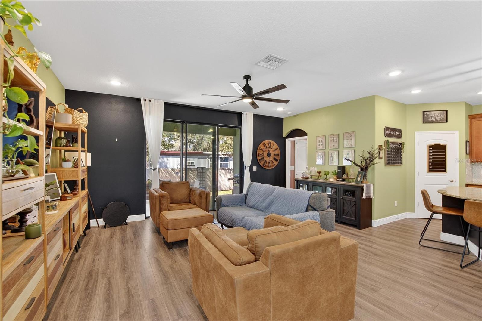 Listing photo id 24 for 11439 Crowne Pointe Street