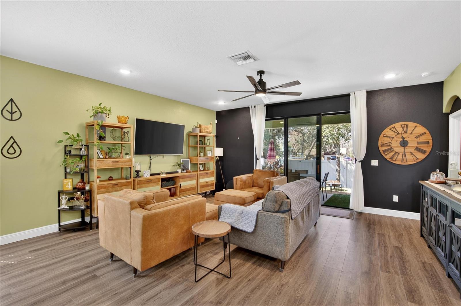 Listing photo id 25 for 11439 Crowne Pointe Street